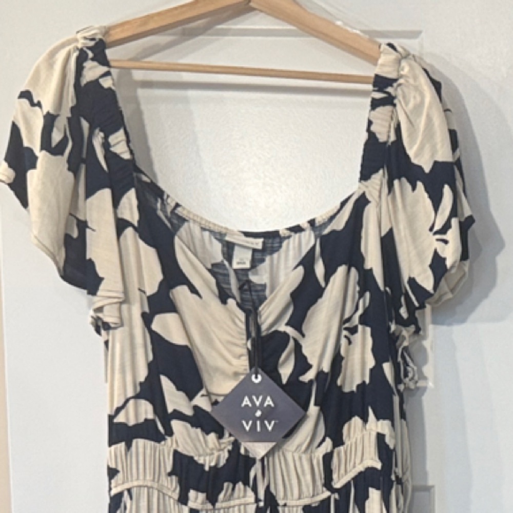 Plus size maxi dress Ava & Viv Black and Cream Floral Maxi Dress